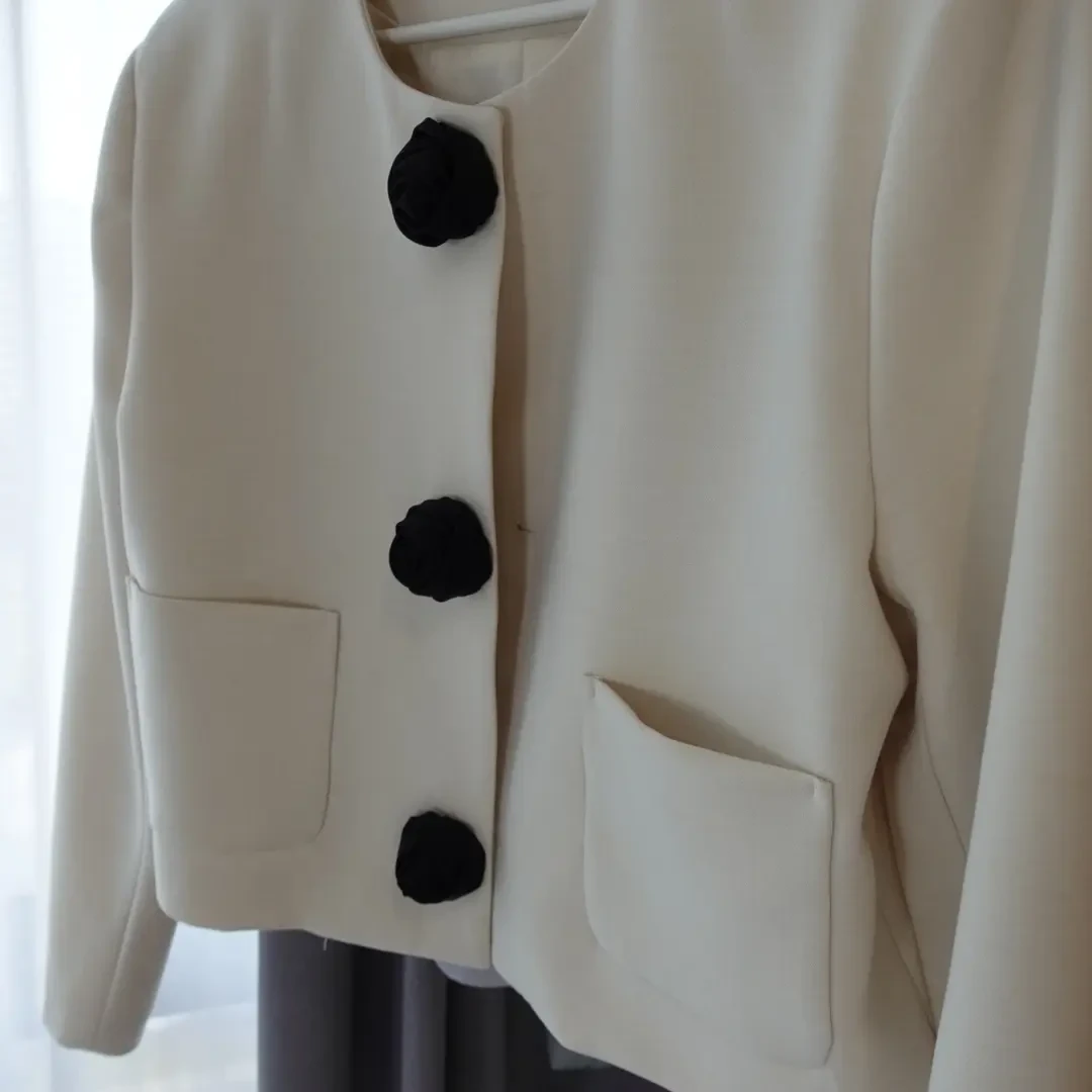 短外套修身型女常规法式单排扣上衣短款女装春秋小香风时尚