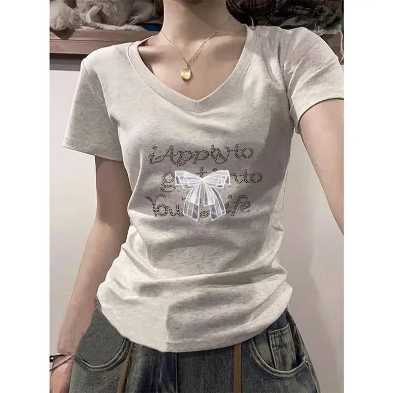 夏季设计感小众收腰V领正肩短袖t恤女装时尚百搭洋气褶皱修身上衣