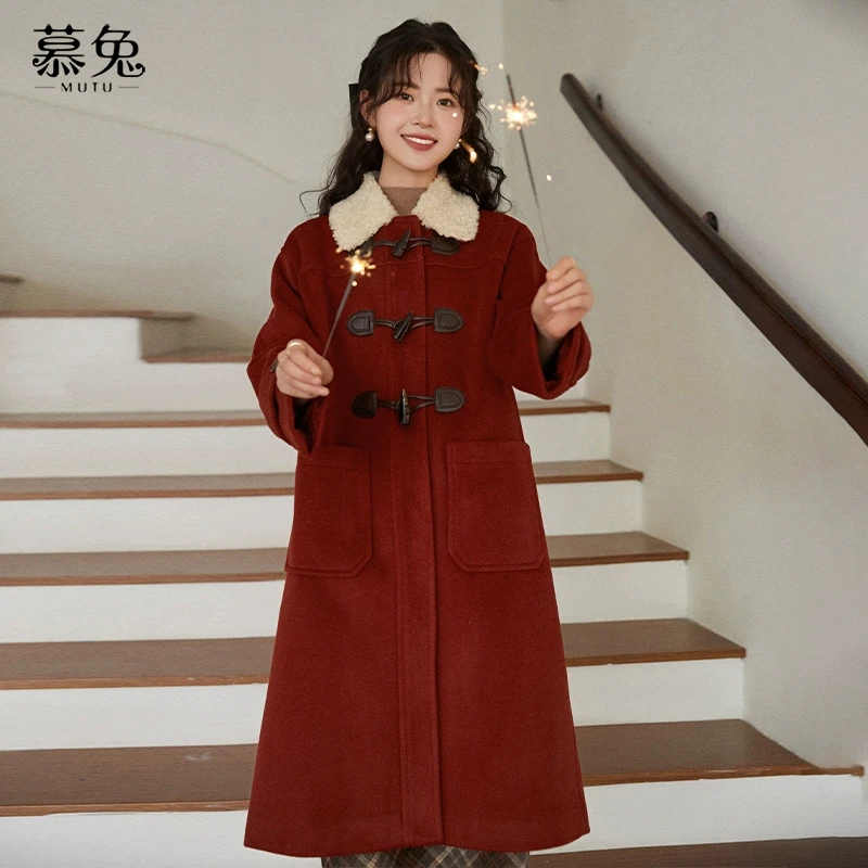 慕兔仿羊羔毛领呢子大衣女2024冬季新款韩系牛角扣中长款毛呢外套