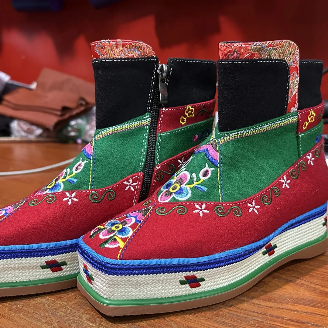 民族风女士加绒绣花防滑百搭平底布鞋