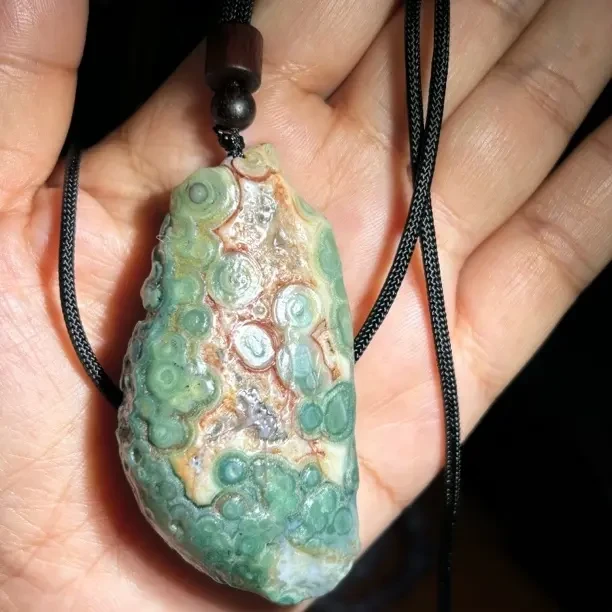 阿拉善外蒙地表翠绿色油性好玛瑙吊坠