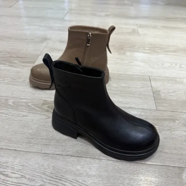 冬季新款加绒防滑软底皮质短靴女时尚百搭舒适轻便