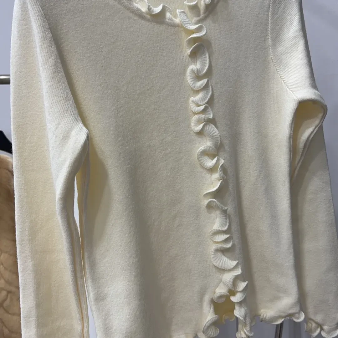 韩系木耳边圆领针织衫女秋冬新款设计感修身显瘦卷边加厚内搭毛衣