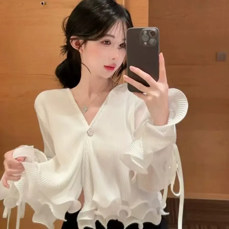 优雅V领竖纹长袖上衣时尚灵动春秋女装