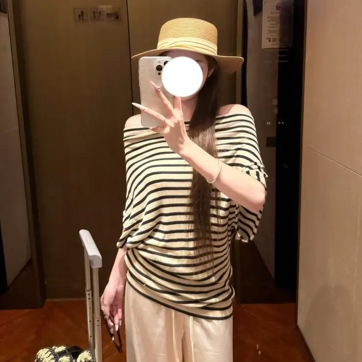 运补6米 云朵黑巧 慵懒感条纹露肩设计感蝙蝠袖T恤百搭休闲上衣女