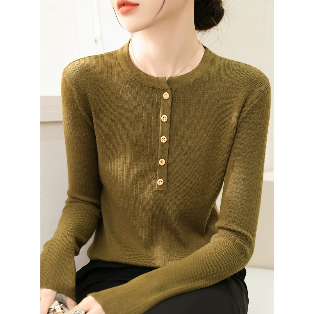 修身圆领纽扣设计长袖针织衫女装春季新款毛衣淡棕色内搭打底上衣