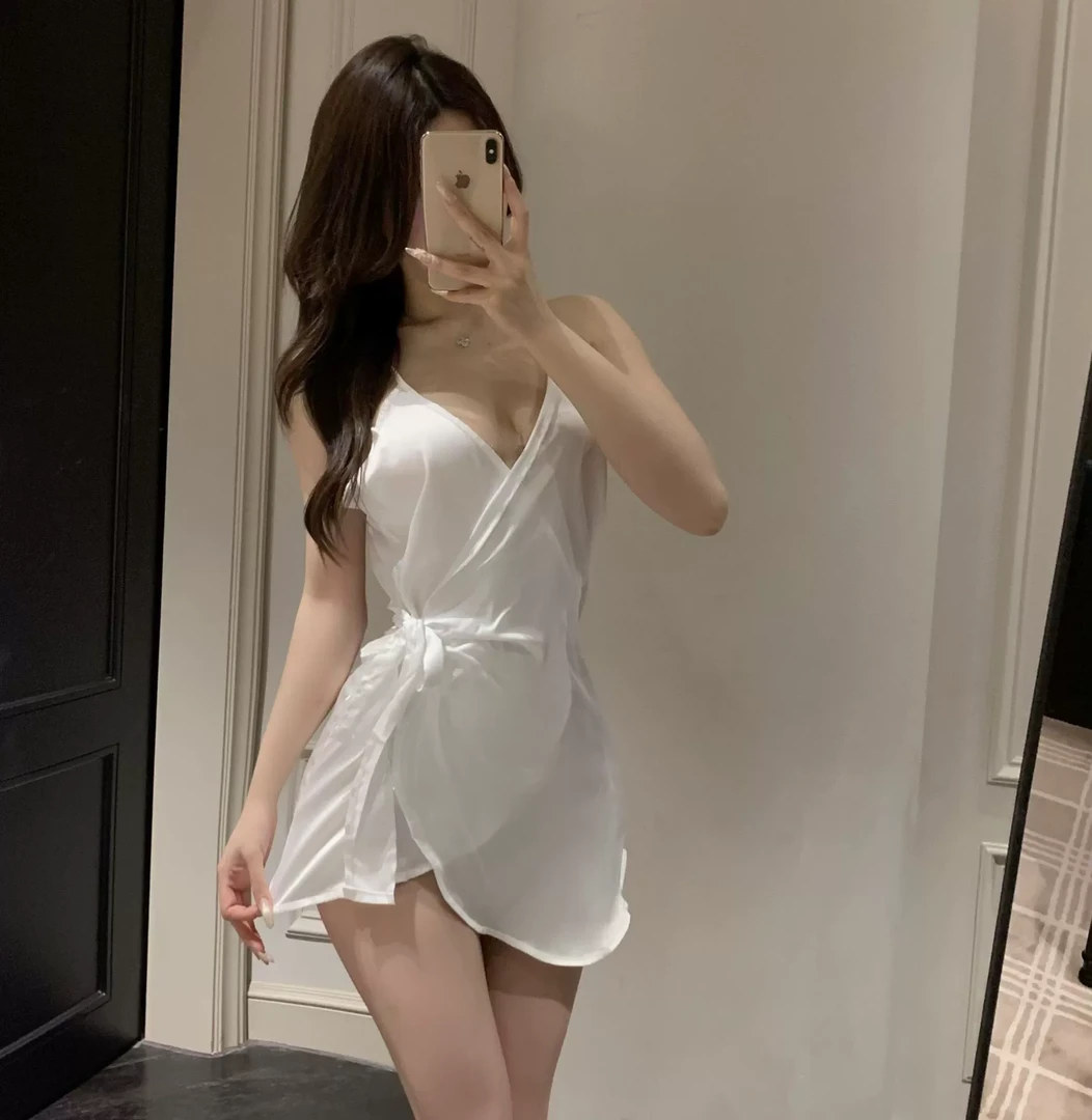 一片式V领短款简约睡裙显瘦设计感U字领露背纯色裙子镂空舒适