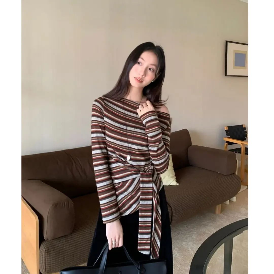 复古风韩系早秋松弛感撞色一字肩条纹不规则绑带女长袖针织上衣