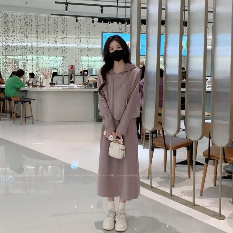 显瘦裙子两件套装设计师新款春装连帽卫衣裙+牛仔马甲外套套装