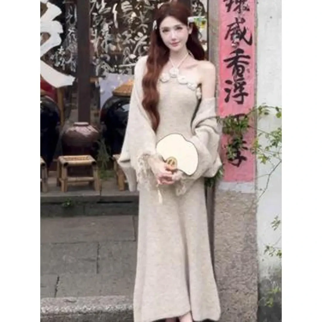2025年秋季新品蓝色针织立体花朵挂脖显瘦吊带裙外搭开衫两件套女