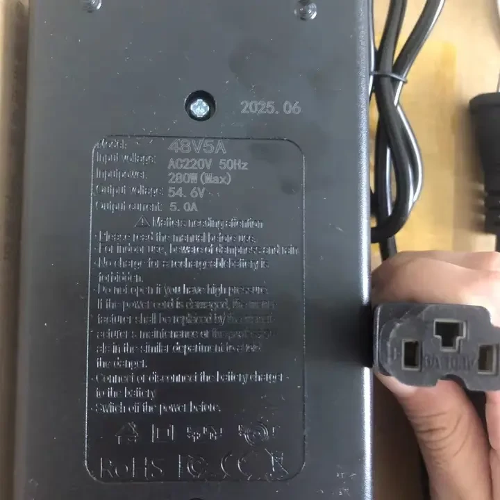 数显自动断电48V60V72V电动车通用充电器