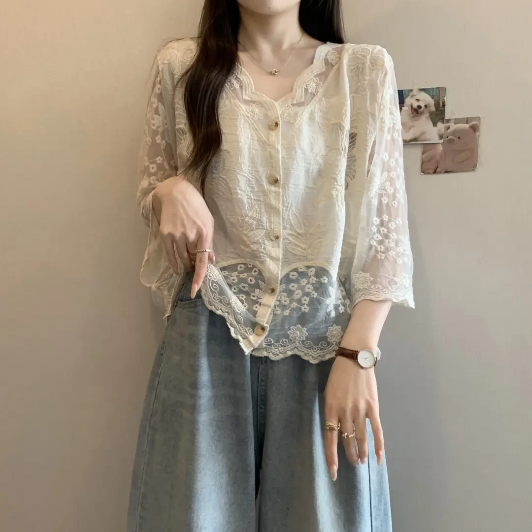 大码女装夏季新款法式钩花刺绣蕾丝衫胖妹妹遮肚洋气衬衫