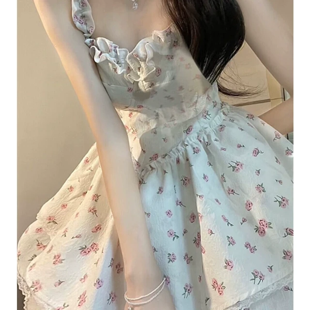 白色碎花吊带连衣裙女夏季法式高级感气质收腰小个子蓬蓬公主短裙