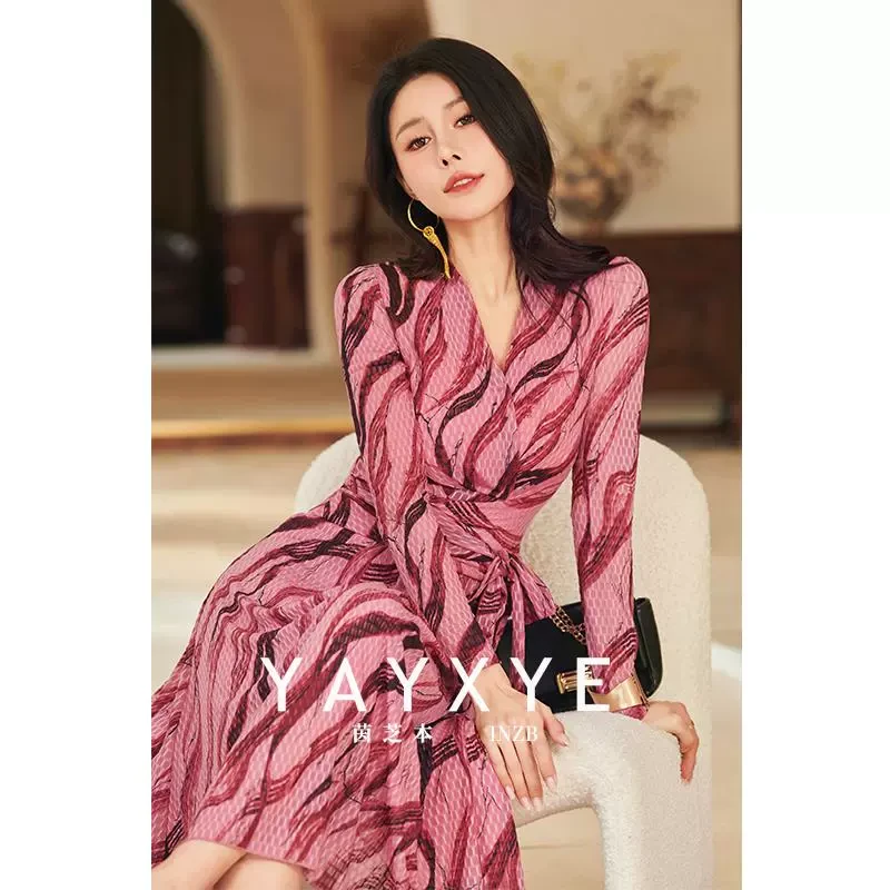 法国茵芝本INZB粉色减龄温柔条纹印花v领系带收腰显瘦连衣裙女
