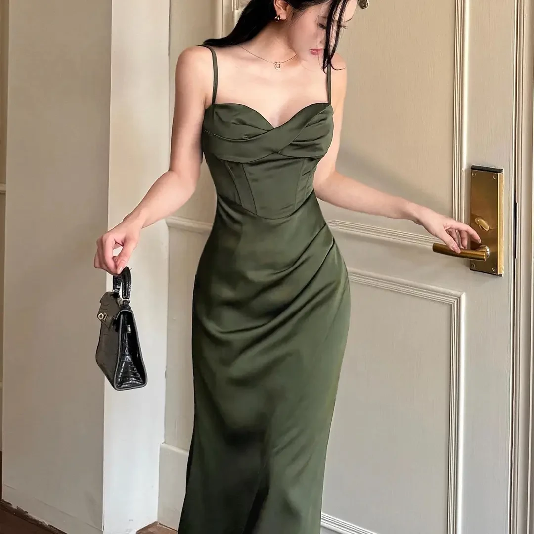 辣妹墨绿色高级感缎面吊带开叉修身礼服长裙