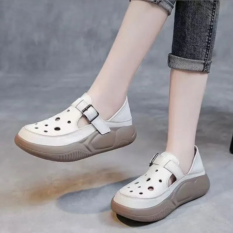 复古洋气镂空软皮罗马凉鞋女2025年夏季新款两穿洞洞鞋休闲单鞋