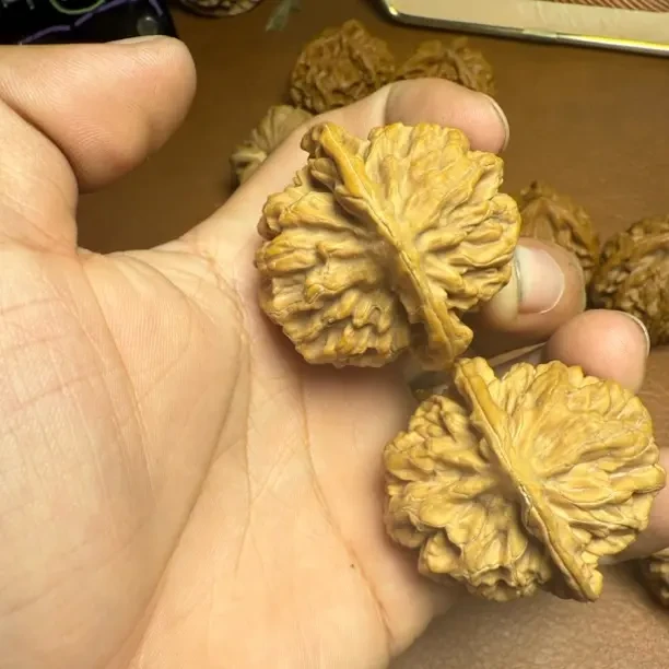 天地文玩核桃把件狮子头麒麟纹官帽四座楼等款式