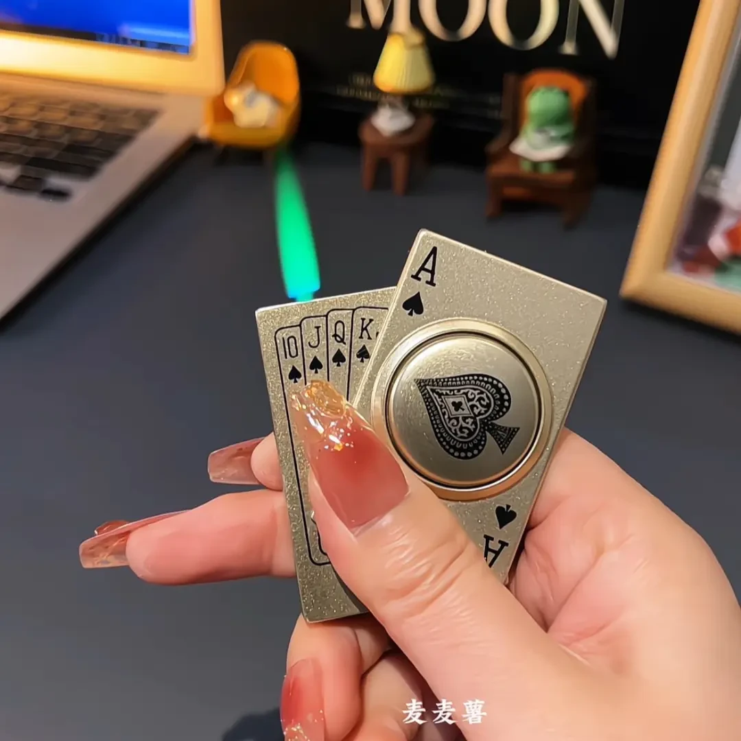 新款创意旋转麻将扑克系列防风打火机网红绿焰送礼解压打火机高档