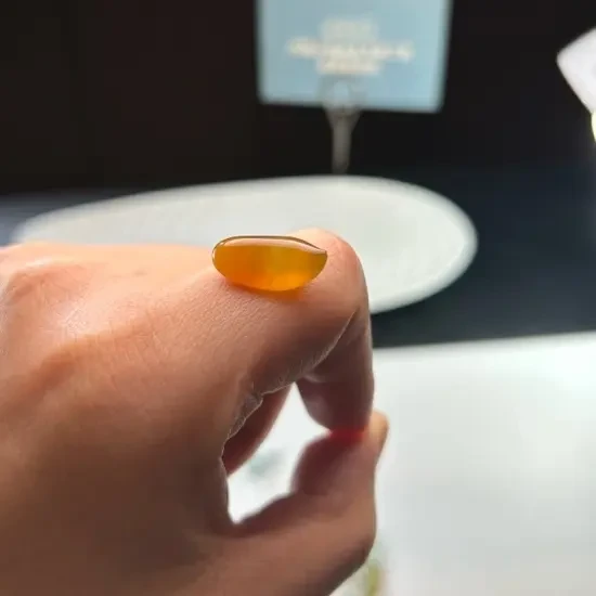 天然缅甸A货翡翠 老坑冰黄带绿蛋面