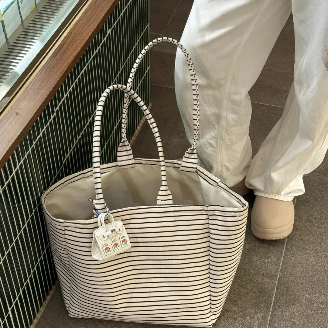 韩系条纹帆布包女新款大容量外出单肩手提托特包通勤包慵懒风X
