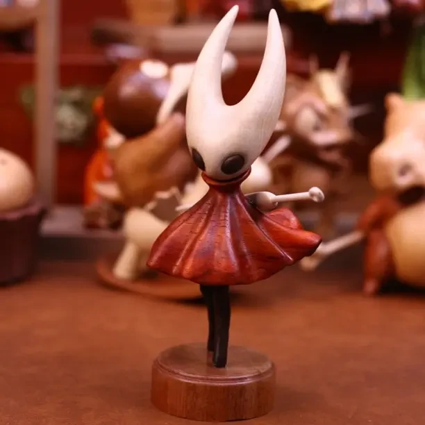 南传文化 | 创意实木站姿黄蜂 空洞骑士可爱桌面车载装饰摆件礼物