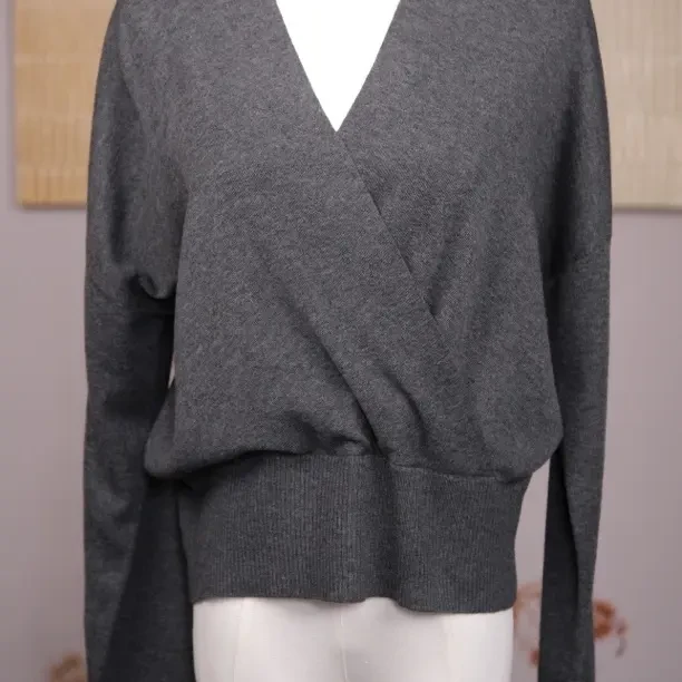 交叉V领针织衫女秋季气质减龄修身显瘦长袖法式百搭打底上衣