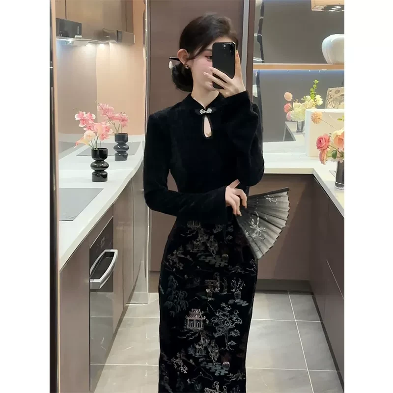 新中式国风黑色丝绒连衣裙子女秋冬装2024新款高级感气质修身长裙