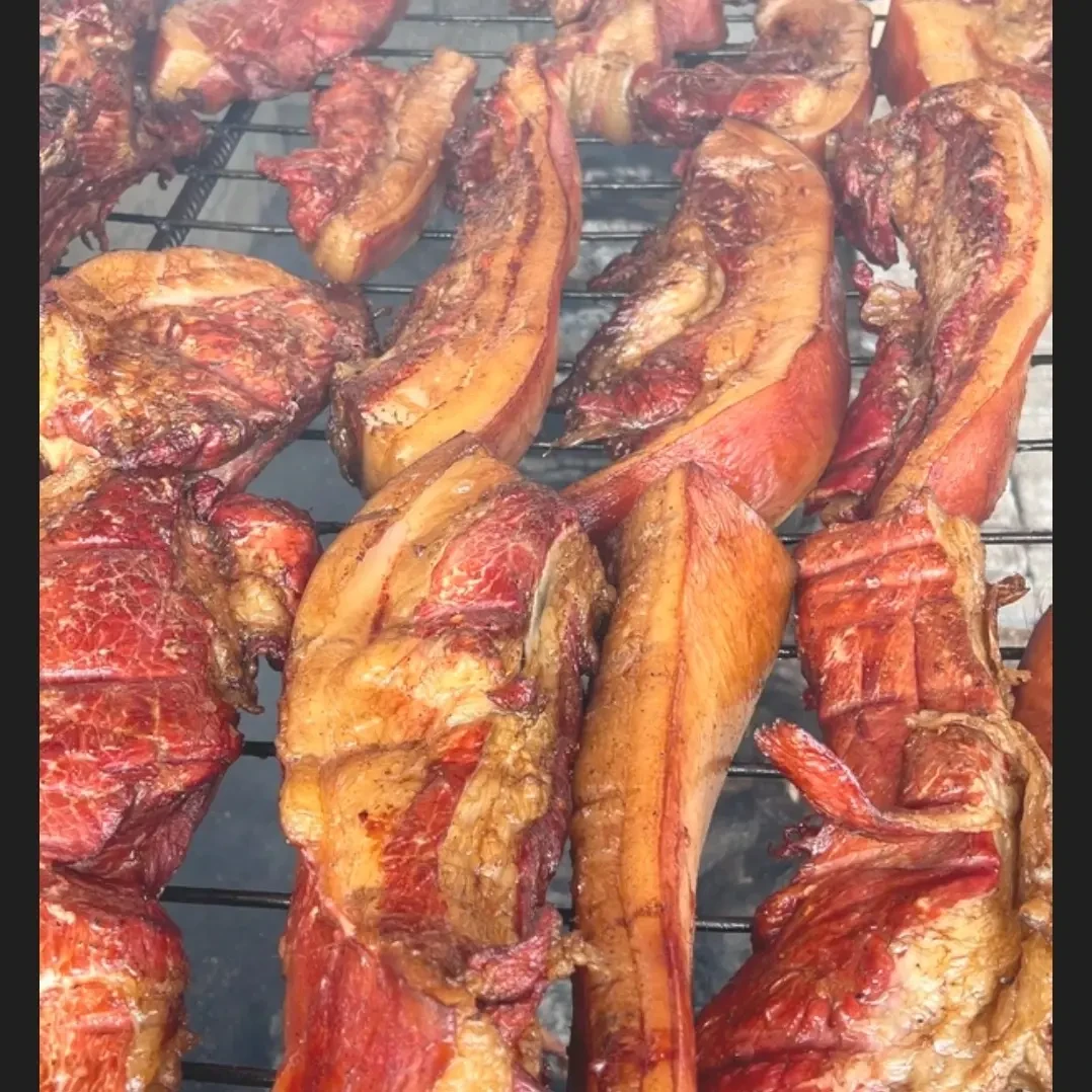 云南镇雄农家柴火烟熏肥瘦相间熟食土猪肉