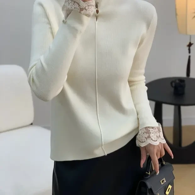 越越女装半高领蝴蝶结纽扣镂空蕾丝袖口针织打底衫女秋冬新款轻奢