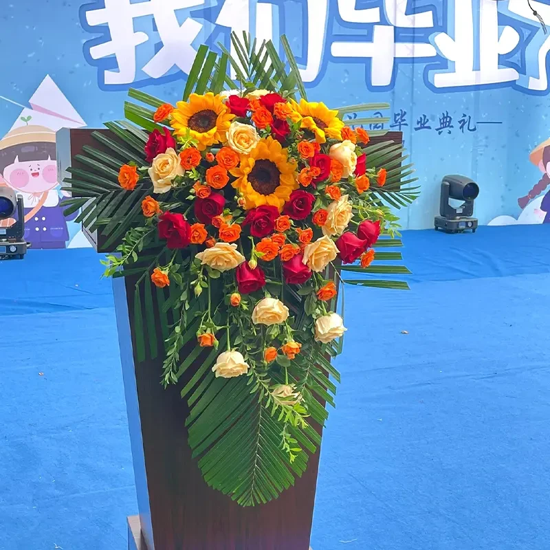 会议讲台花签到花桌花胸花演讲台花公司年会用花同城花店鲜花制作