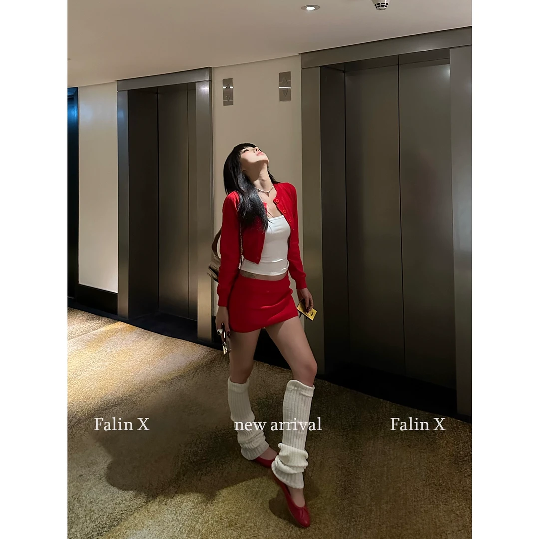 别叫我飞机 2/5 20:00【热辣套装】美式辣妹短款长袖针织衫短裙女