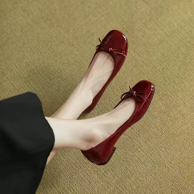 2024蝴蝶结漆皮豆豆鞋女平底夏秋跳舞瓢鞋方头真软皮单鞋粗跟红色