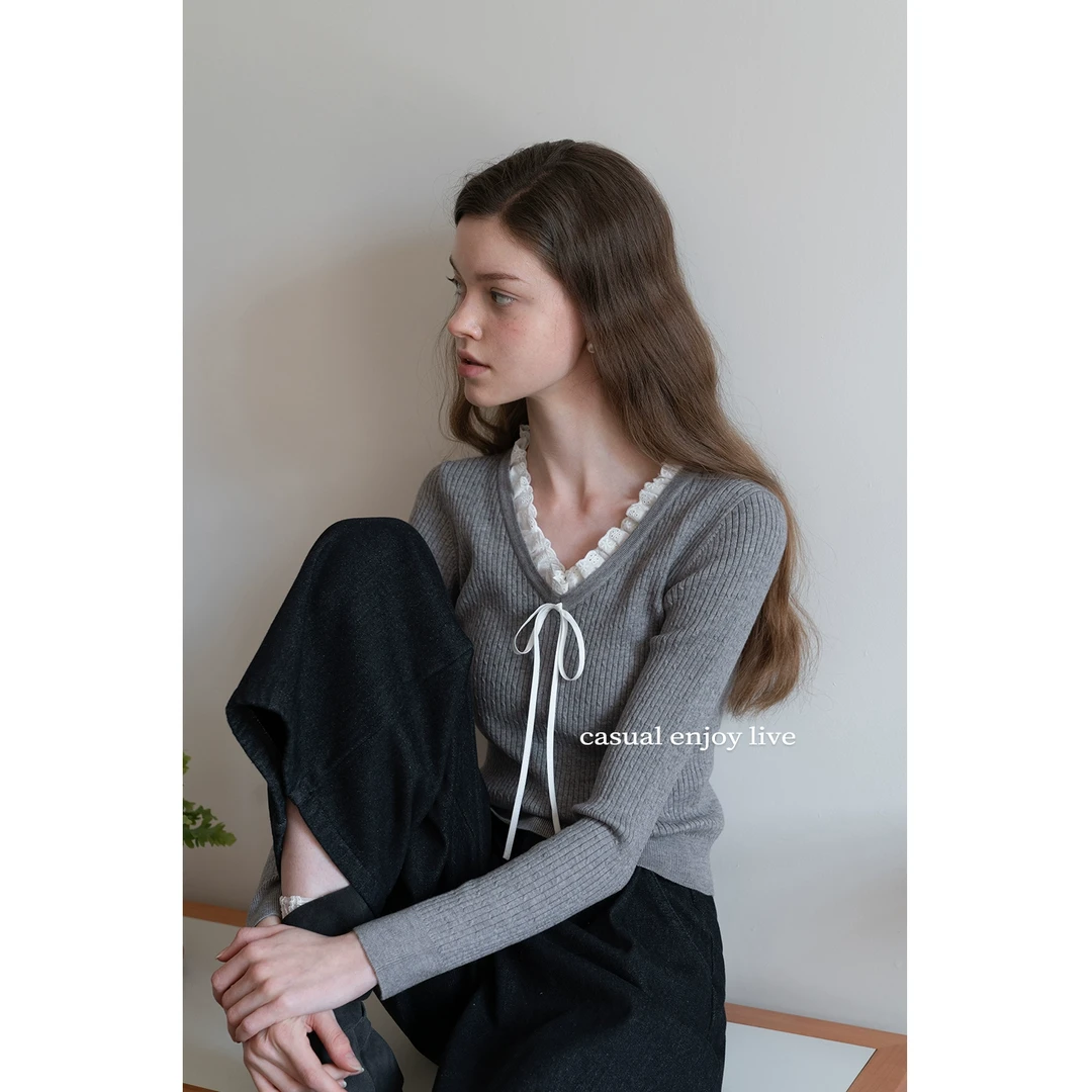 EGGKA “一眼心动”花边蝴蝶结V领毛针织衫E24A8286YM