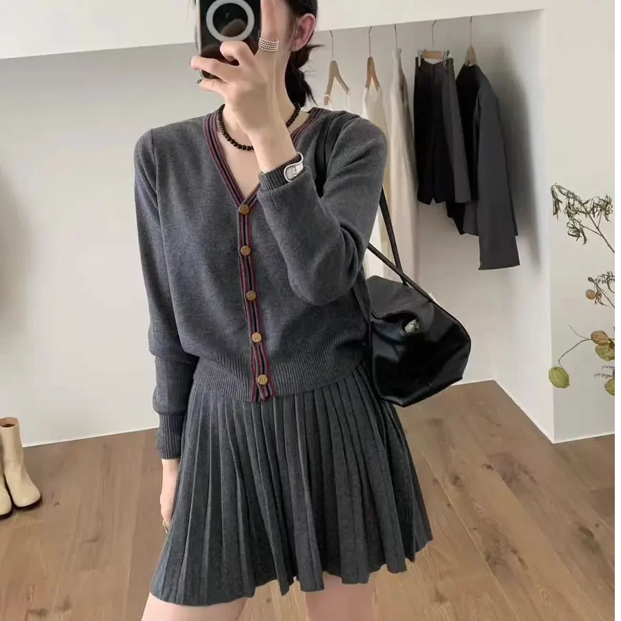 秋冬小香风高级感时尚v领撞色针织秋冬穿搭小香风百褶半身裙套装