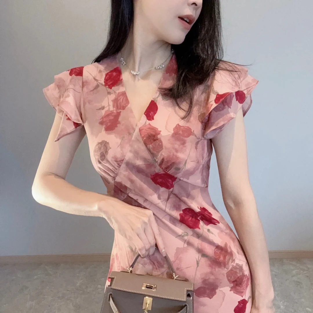法式风情玫瑰碎花V领显瘦高级感女性夏季新款连衣裙