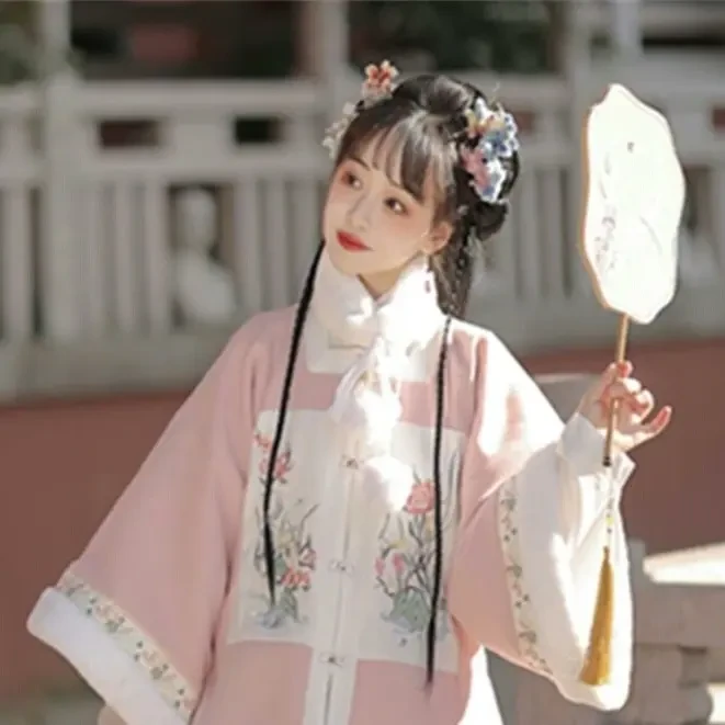 冬季补服琵琶袖马面裙套装。胸围100腰围105裙长105红色轻微染色