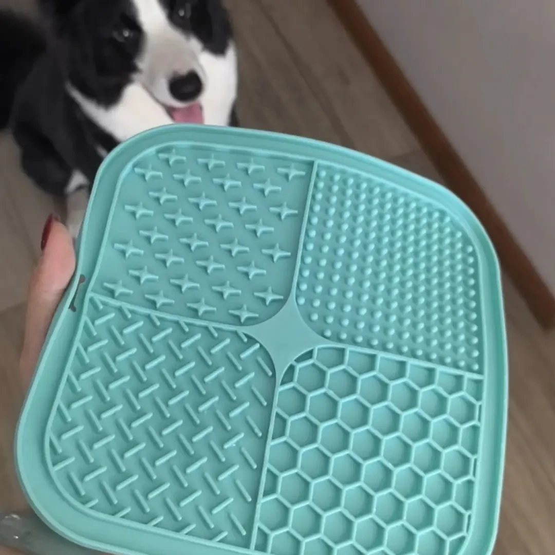 新款马卡龙色宠物狗狗舔食垫吸盘硅胶垫宠物硅胶垫慢食碗宠物两用