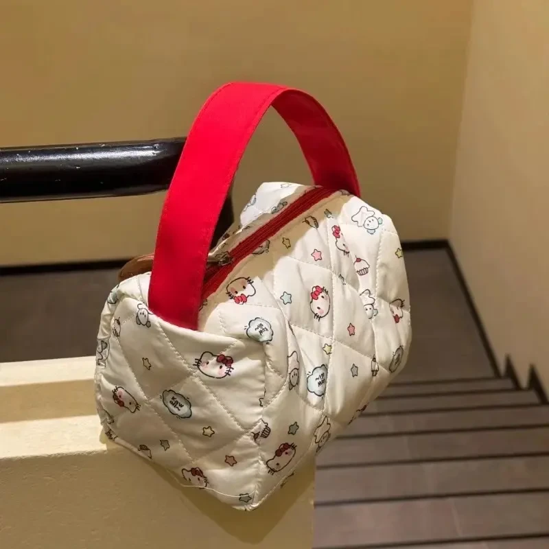 helloKitty可爱化妆包手拿包便携大容量收纳包洗漱包立体手提包女