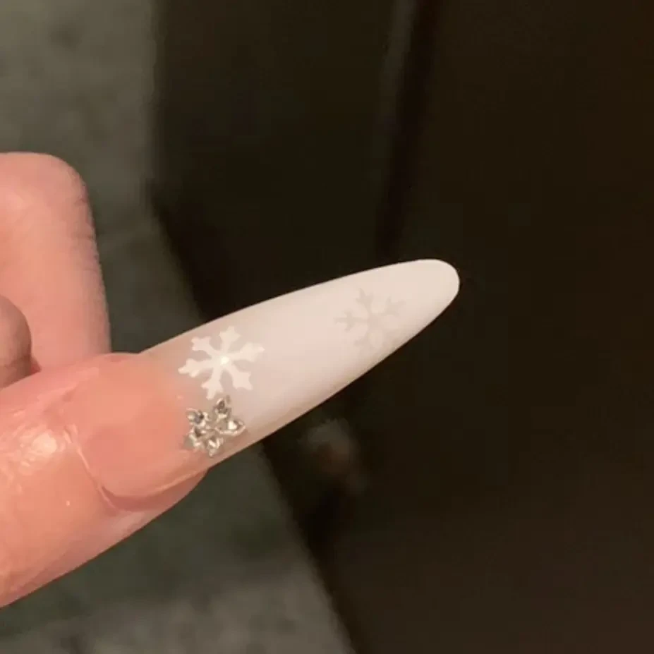 纯手工法式显白猫眼穿戴甲展现独特之美