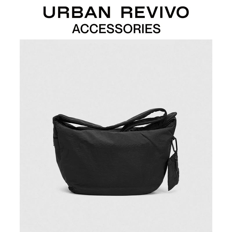 URBAN REVIVO2025秋季新款男士户外休闲挂饰斜挎包UAMB50036