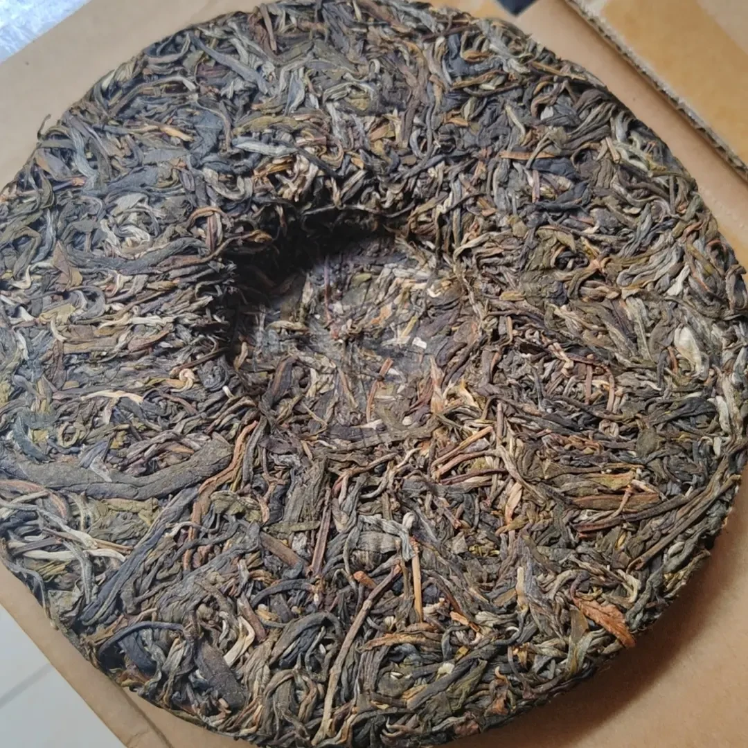 世界遗产景迈老生茶饼普洱茶生茶