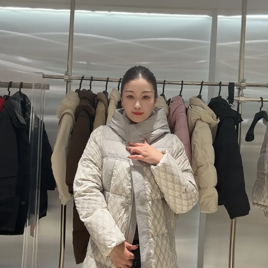 埃文25新款8275737冬季长款连帽保暖印花加厚羽绒服