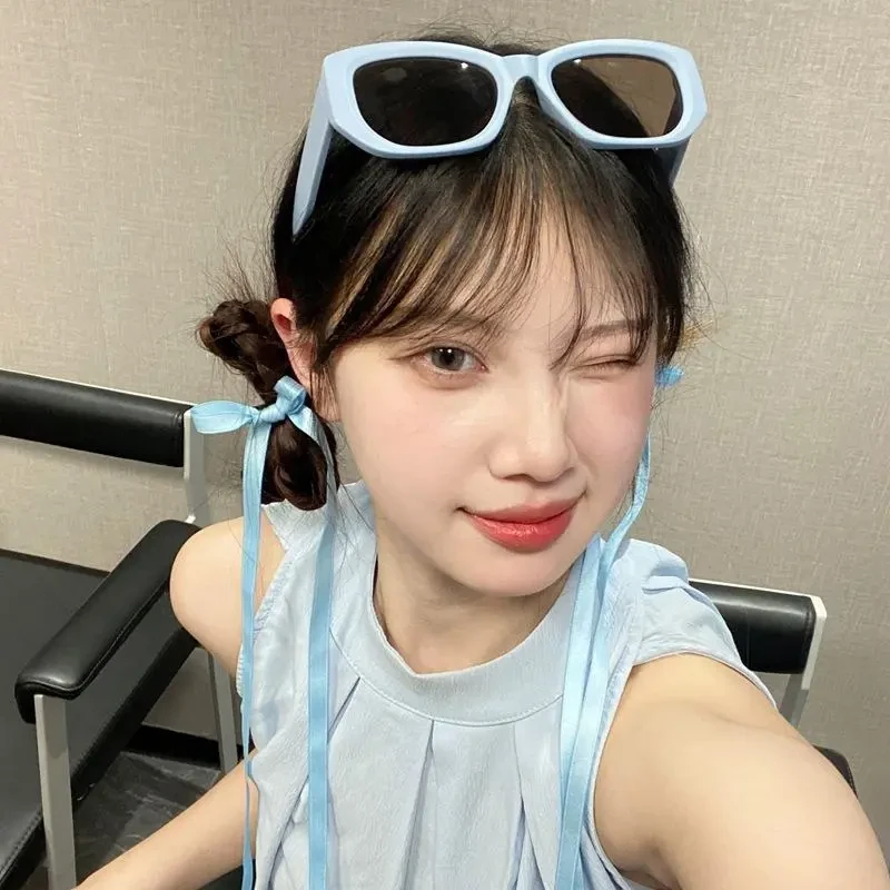 Y2K复古蓝色方形墨镜女2025新款多巴胺风圆脸拍照防紫外线墨镜