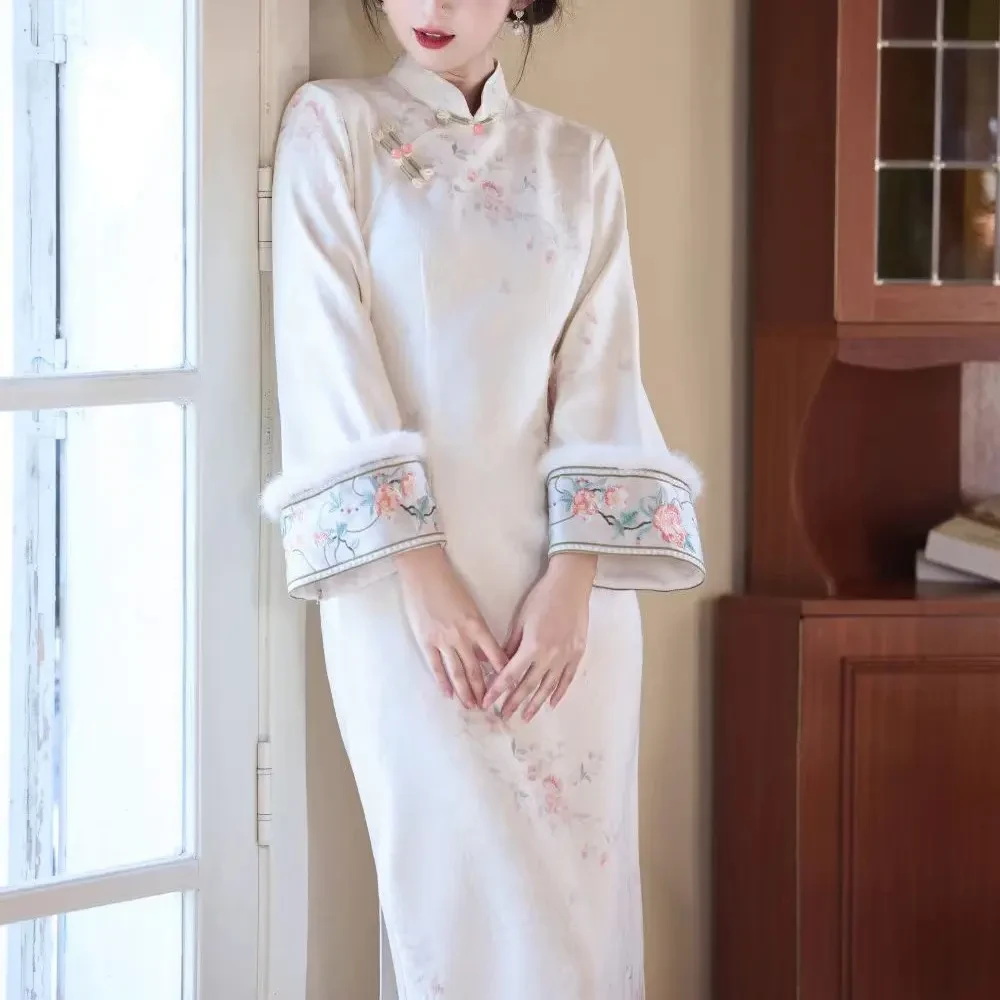 白色冬款加绒加厚长袖保暖旗袍2025新款年轻款气质高级感日常可穿