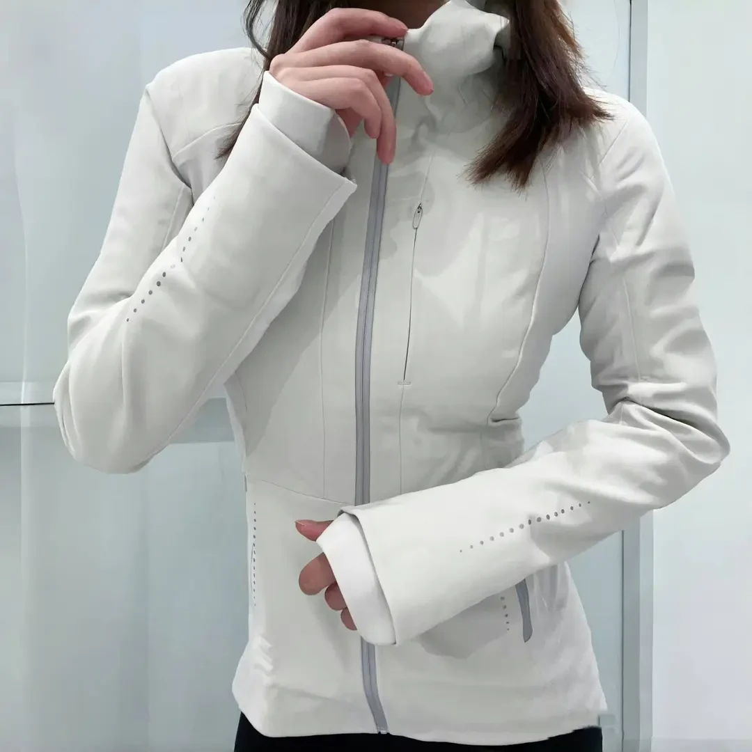 黑色修身冲锋衣女款2025年新款防风旅游穿搭运动休闲外套收腰上衣