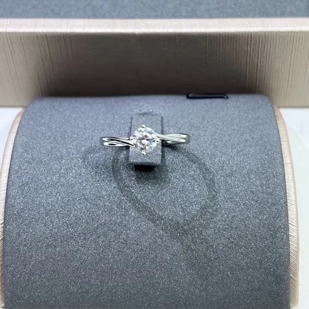 扭臂60分六爪戒指