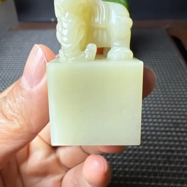 寿山老性芙蓉《大象》，雕工精美