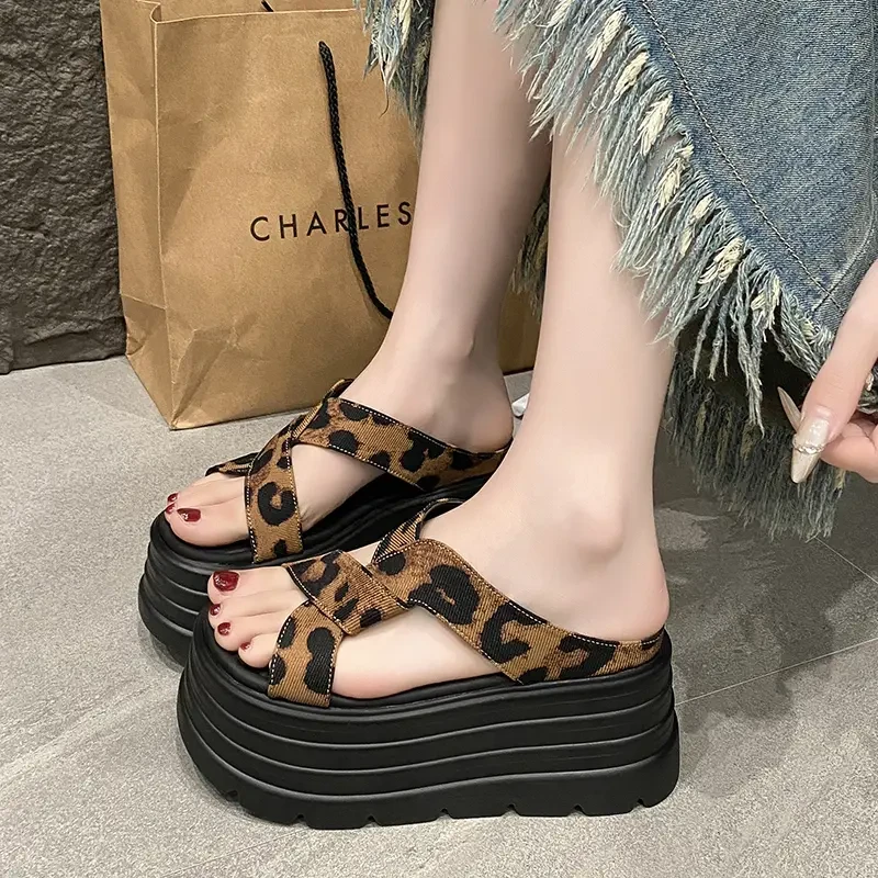 配裙子厚底凉拖鞋女夏外穿时尚高级感2025新款女士不累脚增高拖鞋