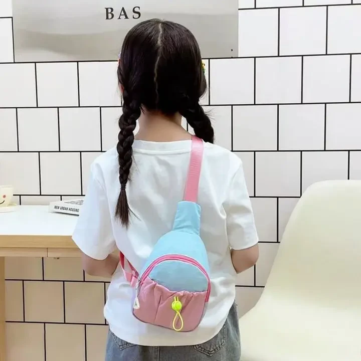 幼儿园儿童收纳包时尚女孩斜挎包帅气男童宝宝2025新款外出收纳袋