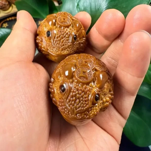 橄榄核雕刻抱钱貔貅手球手把件送礼精品